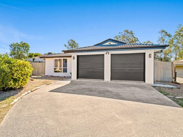 SPACIOUS FAMILY LIVING ON A HUGE 700SQM BLOCK IN A QUIET CUL DE SAC