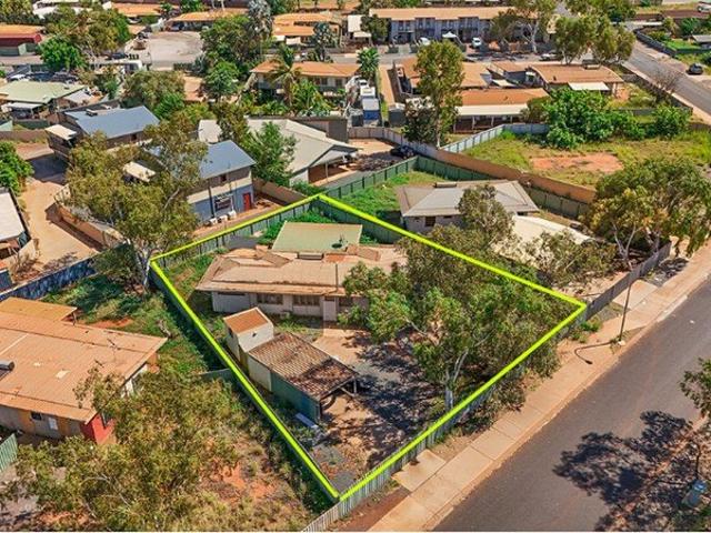 Spacious Family Living on a Huge 809m² Block!