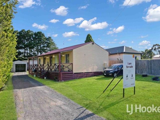 Spacious Family Living on a Huge 937m² Block Prime Ballan Location!
