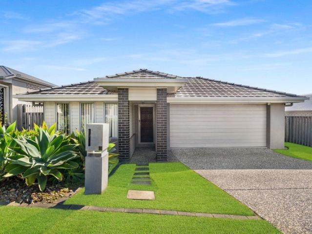 Spacious Family Living on a low maintenance 420m2 block