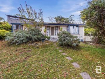 Spacious Family Living on a Large Allotment in Popular Mount Helen