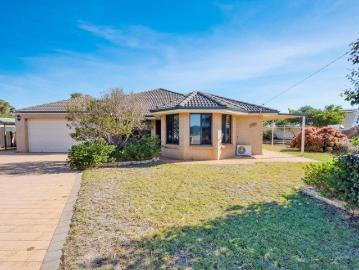 Spacious Family Living on a Massive 2,700m² Block with Premium Extras in Strathalbyn