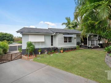 Spacious Family Living on a Prime 875m² Block in Mansfield Catchment