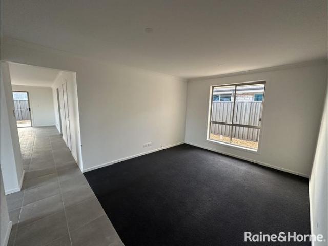 Spacious Family Living on a Prime Corner Block in Munno Para Downs!