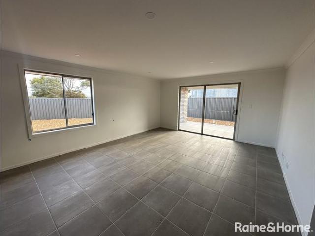 Spacious Family Living on a Prime Corner Block in Munno Para Downs!