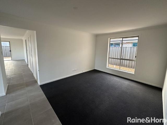 Spacious Family Living on a Prime Corner Block in Munno Para Downs!