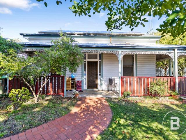 SPACIOUS FAMILY LIVING ON A PRIME CORNER BLOCK