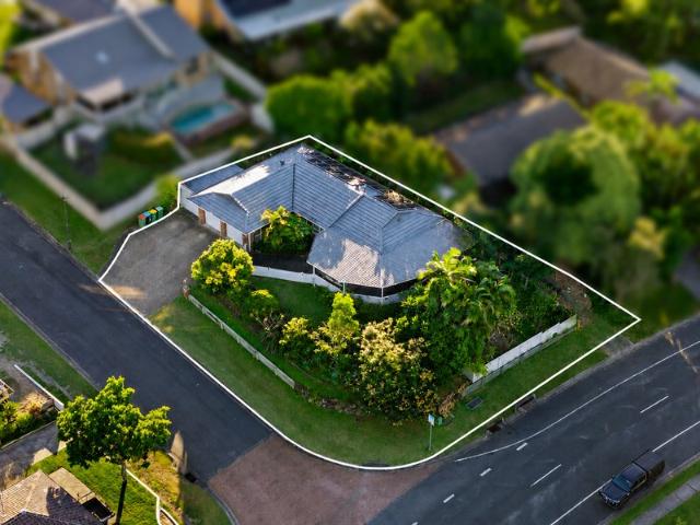 SPACIOUS FAMILY LIVING ON A PRIME CORNER BLOCK