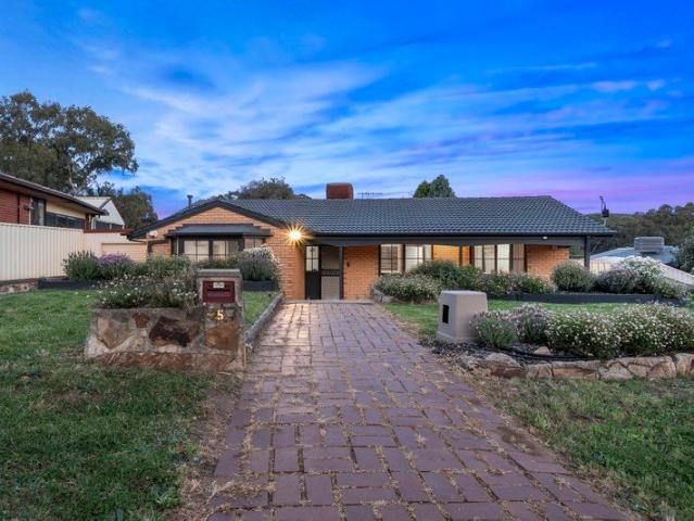 Spacious Family Living on an Expansive 1,190sqm Allotment
