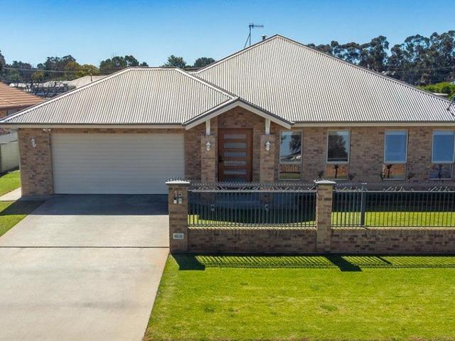 Spacious Family Living on an Impressive 1,012m² Block