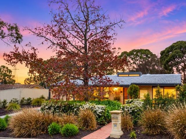 Spacious Family Living on Approx. 640sqm with Exciting Development Potential STPC