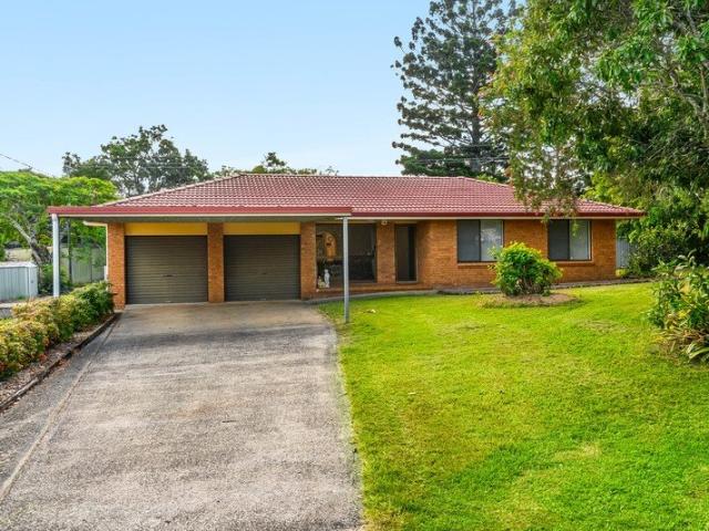 Spacious Family Living on Rare 6,500m2 in Prestigious Richmond Hill
