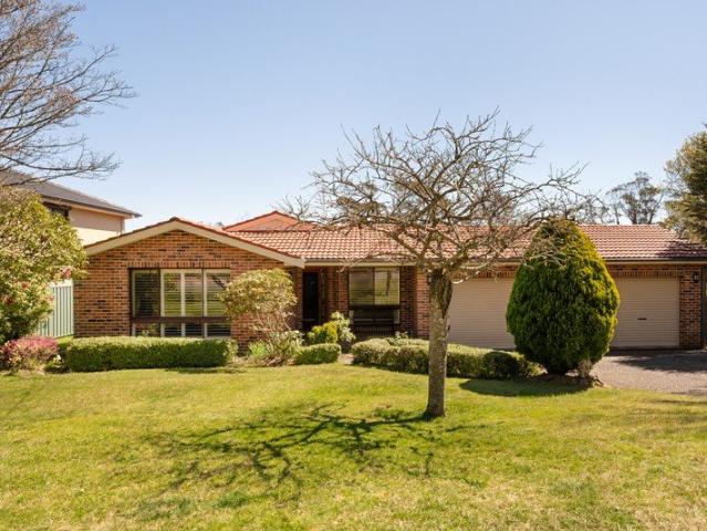 Spacious Family Living on 1,560sqm with Valley Views & Studio