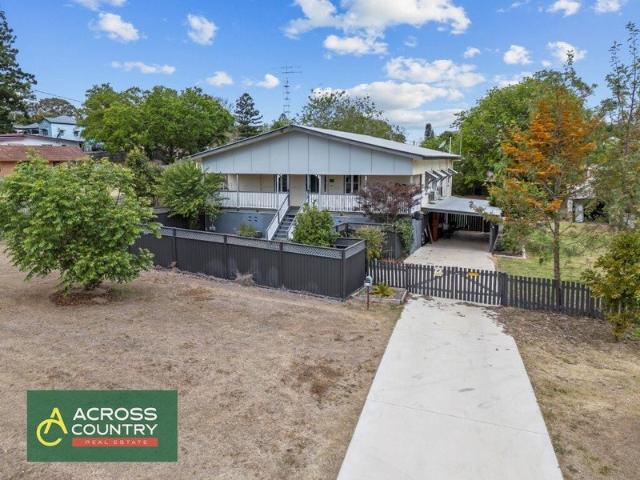 SPACIOUS FAMILY LIVING ON 1,839M² WITH GARDENS & ROOM TO MOVE