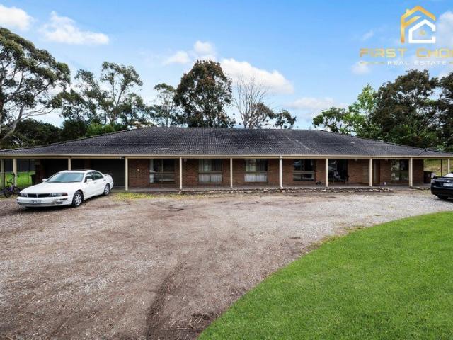 Spacious Family Living on 2.5 Acres Indoor Pool, 5 Bedrooms & Country Charm!