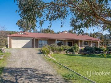 Spacious Family Living on 3110sqm with Views in Prestigious Dalmeny Estate