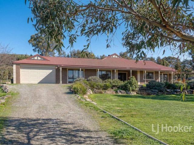 Spacious Family Living on 3110sqm with Views in Prestigious Dalmeny Estate