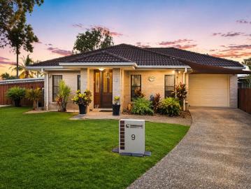 Spacious Family Living on 493m² with Modern Upgrades & Entertainer's Alfresco