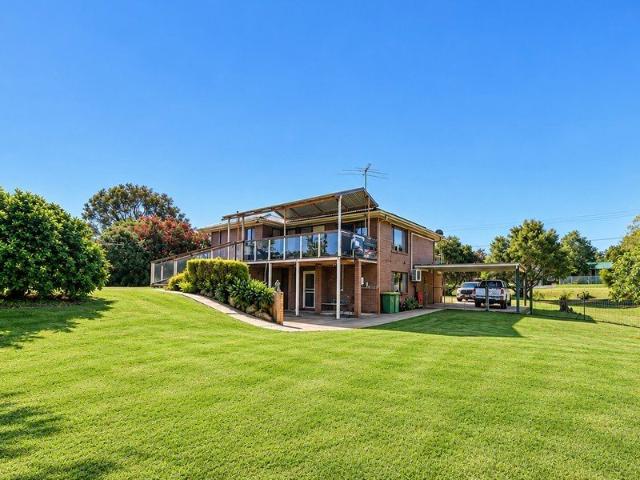 Spacious Family Living on 4046 m2 One Acre with Subdivision Potential