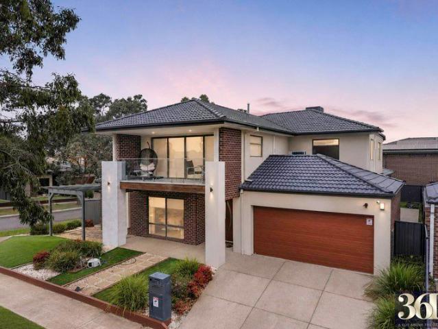 Spacious Family Living on 571m² with 6 Bedrooms & Dual Master Suites!