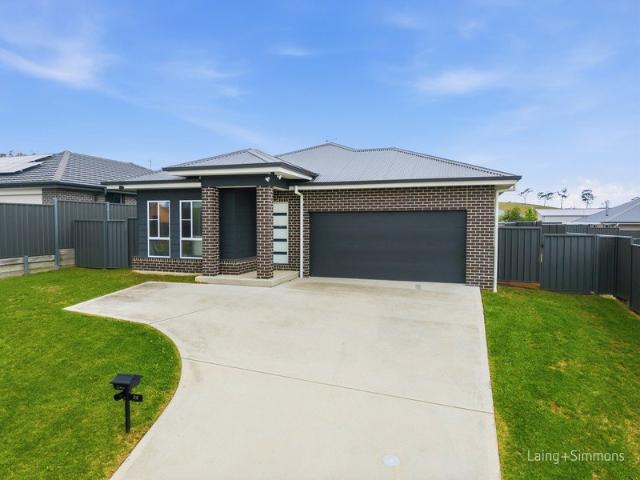 Spacious Family Living on 661m² in a Convenient Armidale Location