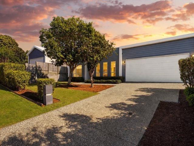 Spacious Family Living on 623m² in The Heights