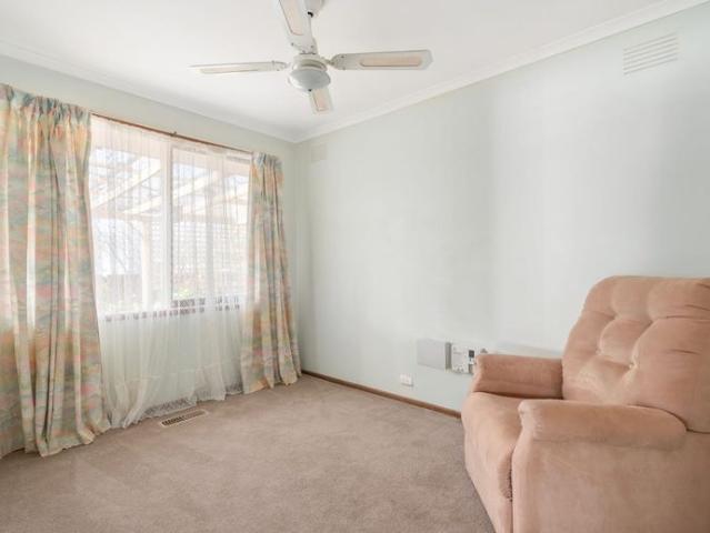 Spacious Family Living on 799m² with Side Access!
