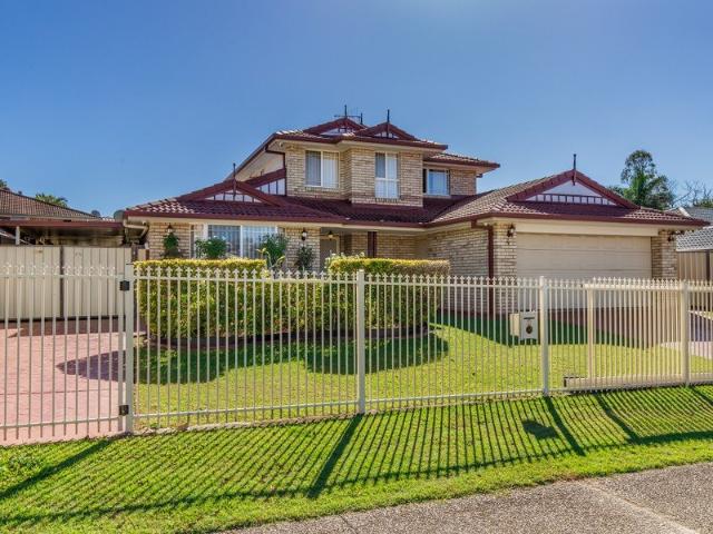 Spacious Family Living on 700sqm with Side Access and Exceptional Versatility
