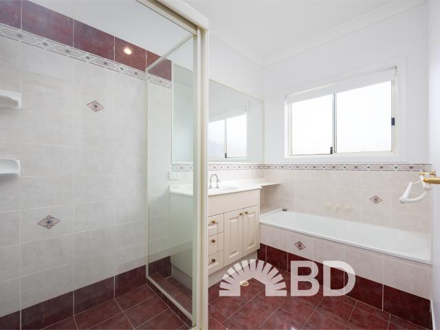 Spacious Family Living on 900m² with Endless Potential