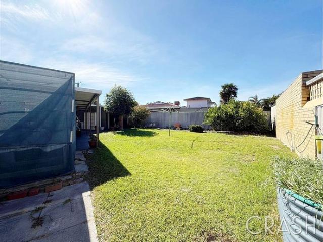 Spacious Family Living on 911m² – Prime Location!
