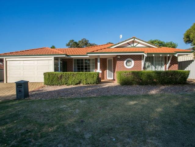 VACANT HOME READY TO MOVE IN HUGE FAMILY HOME!