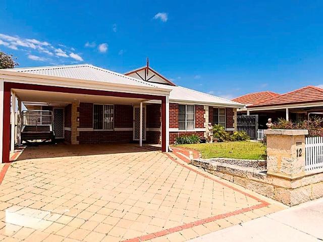 Spacious Family Living Opposite Halpin Park!