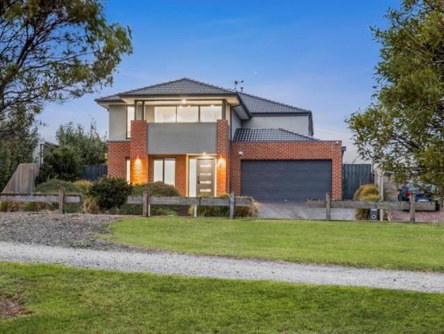 Spacious Family Living Opposite Parkland