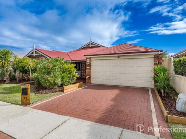 Spacious Family Living Opposite Parklands