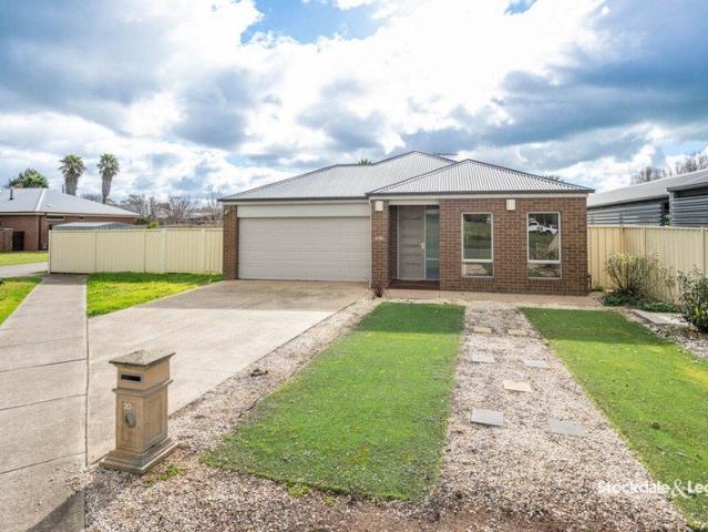 SPACIOUS FAMILY LIVING OPPOSITE SHEPPARTON GOLF COURSE