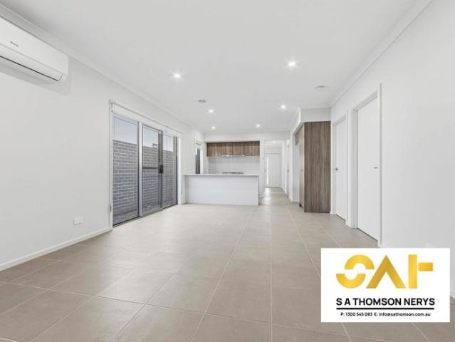 Spacious Family Living Opposite the Park