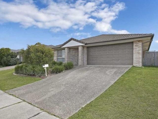 4 Bedroom Home with 2 living rooms, large backyard