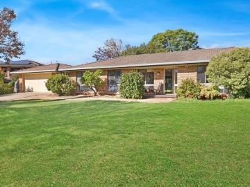 Spacious Family Living at end of Cul de Sac