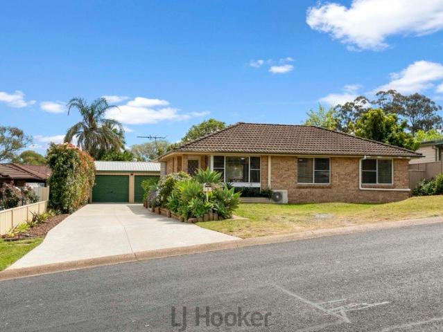 SPACIOUS FAMILY LIVING AT IT'S BEST!