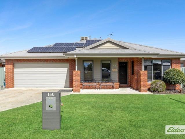 Spacious Family Living an Entertainer's Retreat