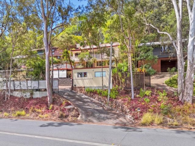 Spacious Family Living Backing Onto Nature Reserve