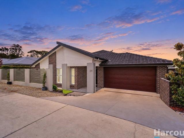 Spacious Family Living Close to Bushland