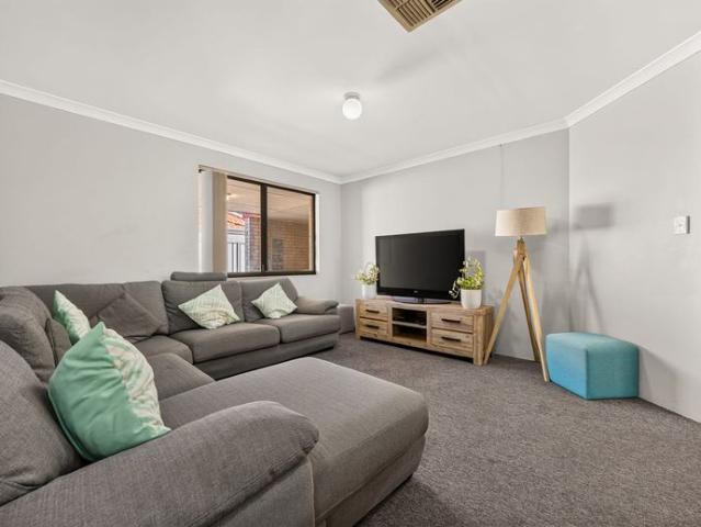 Spacious Family Living Close to Comet Bay School