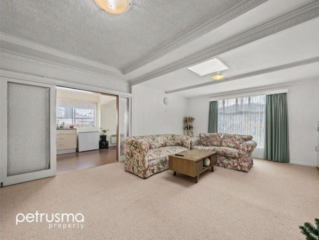 Spacious Family Living Close to Eastlands Shopping Centre