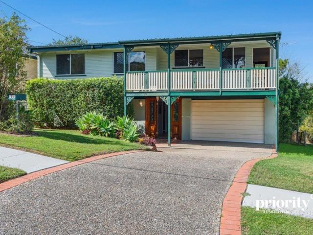 Spacious Family Living, Entertaining & Exceptional Convenience!