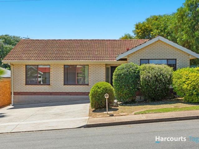 Spacious Family Living & Entertaining in a Convenient Location