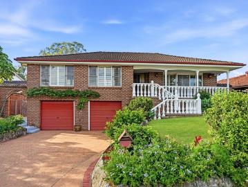 GRAND EUROPEAN STYLE HOME WITH ENDLESS POTENTIAL!