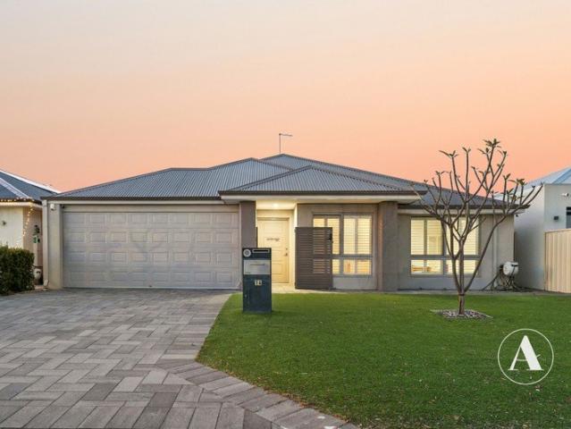 SPACIOUS FAMILY LIVING! GAMES + ACTIVITY + THEATRE + STUDY