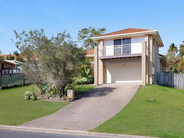 Spacious Family Living, Generous 930m² Block + Side Access