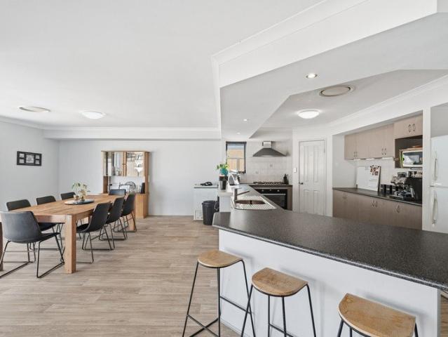 Spacious Family Living in Murray River Country Estate